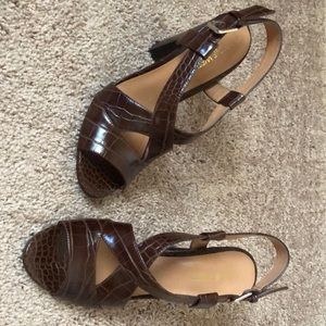 Classy Nine West leather crocodile dressy sandals